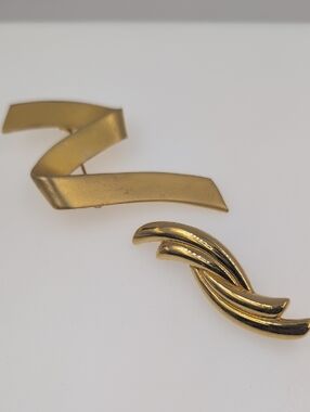 Monet Gold Tone Ribbon and Braided Brooch Set